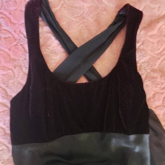 Gorgeous Black Evening/Prom Gown With Tie Back - Picture 12 of 15